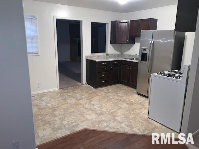 1003 Johnson Lane Springfield, IL 62702 - Photo 3 of 19