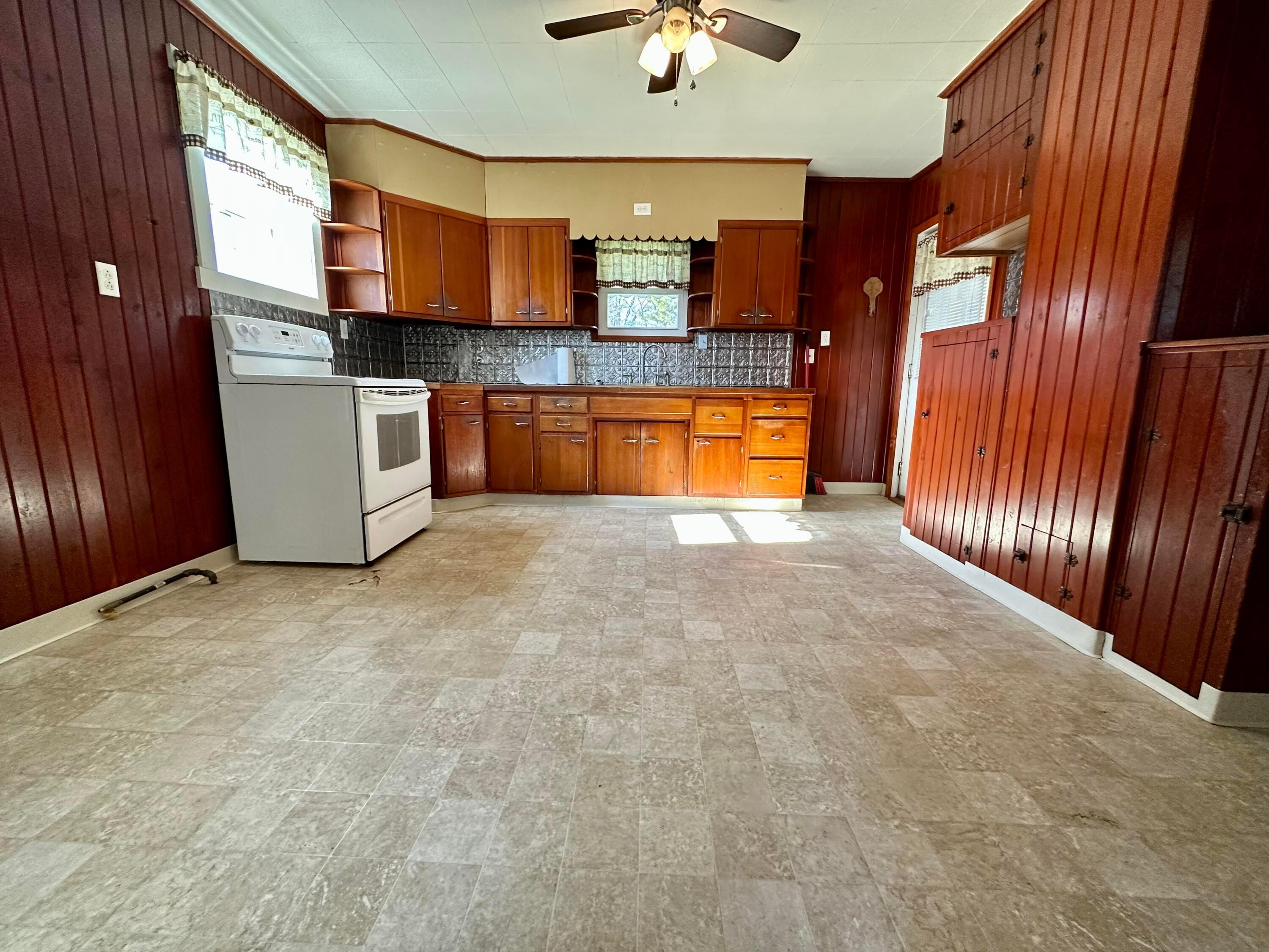 211 Cook Street Nevada, OH 44849 - Photo 13 of 36