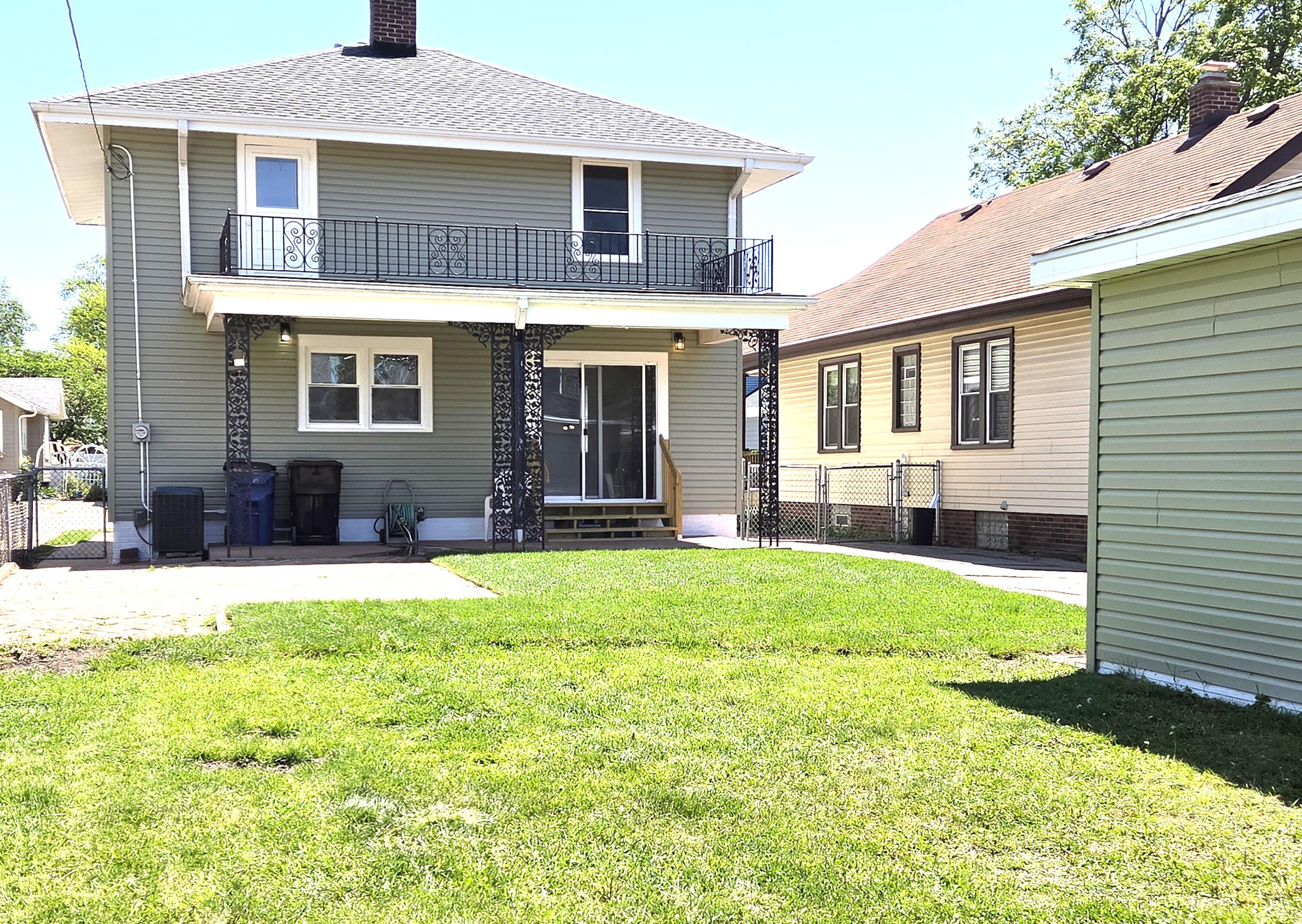 732 Arthur Avenue Racine, WI 53405 - Photo 4 of 33 Arthur