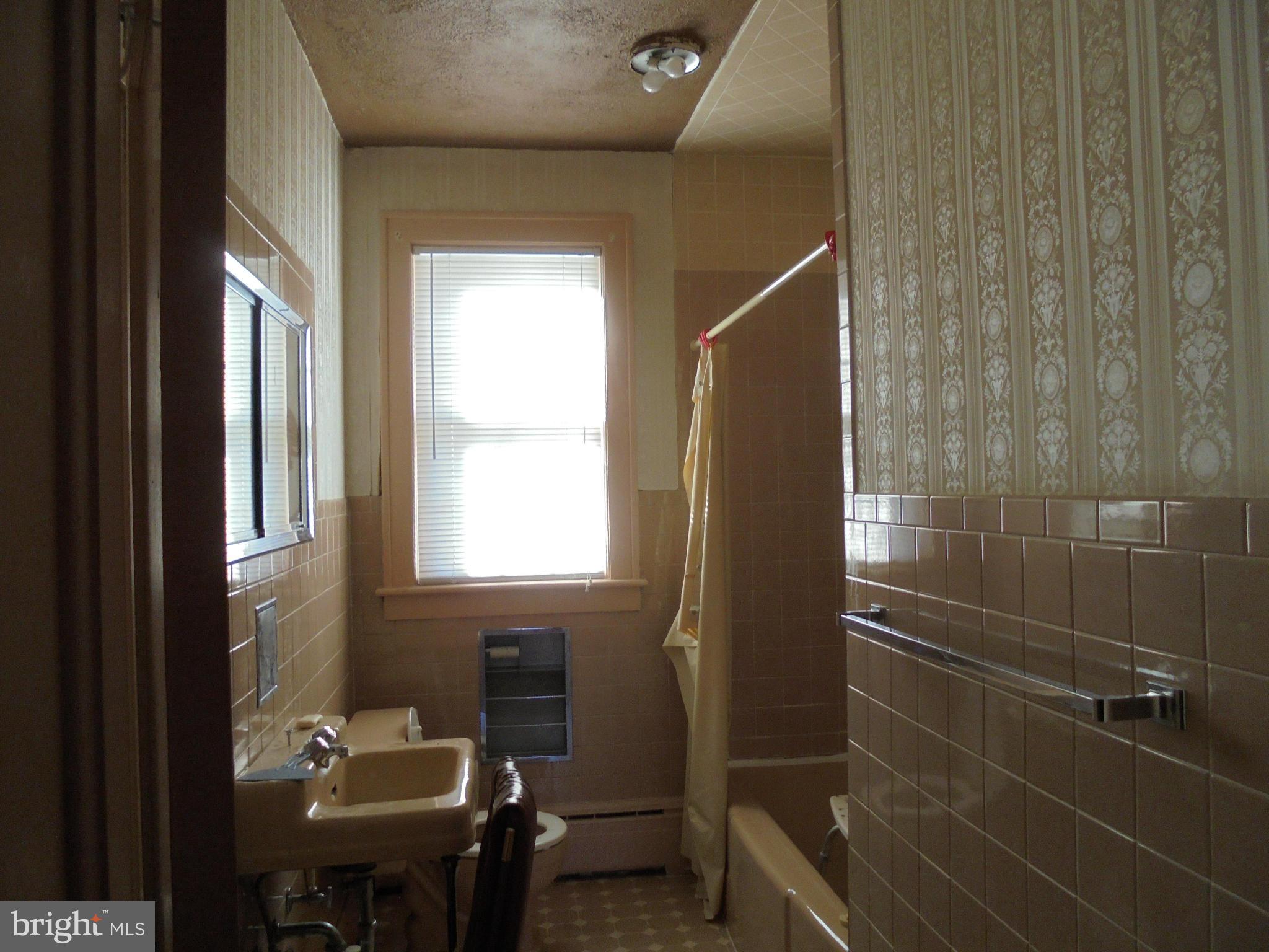 815 Braddock Road Cumberland, MD 21502 - Photo 20 of 21 Bath (Master)