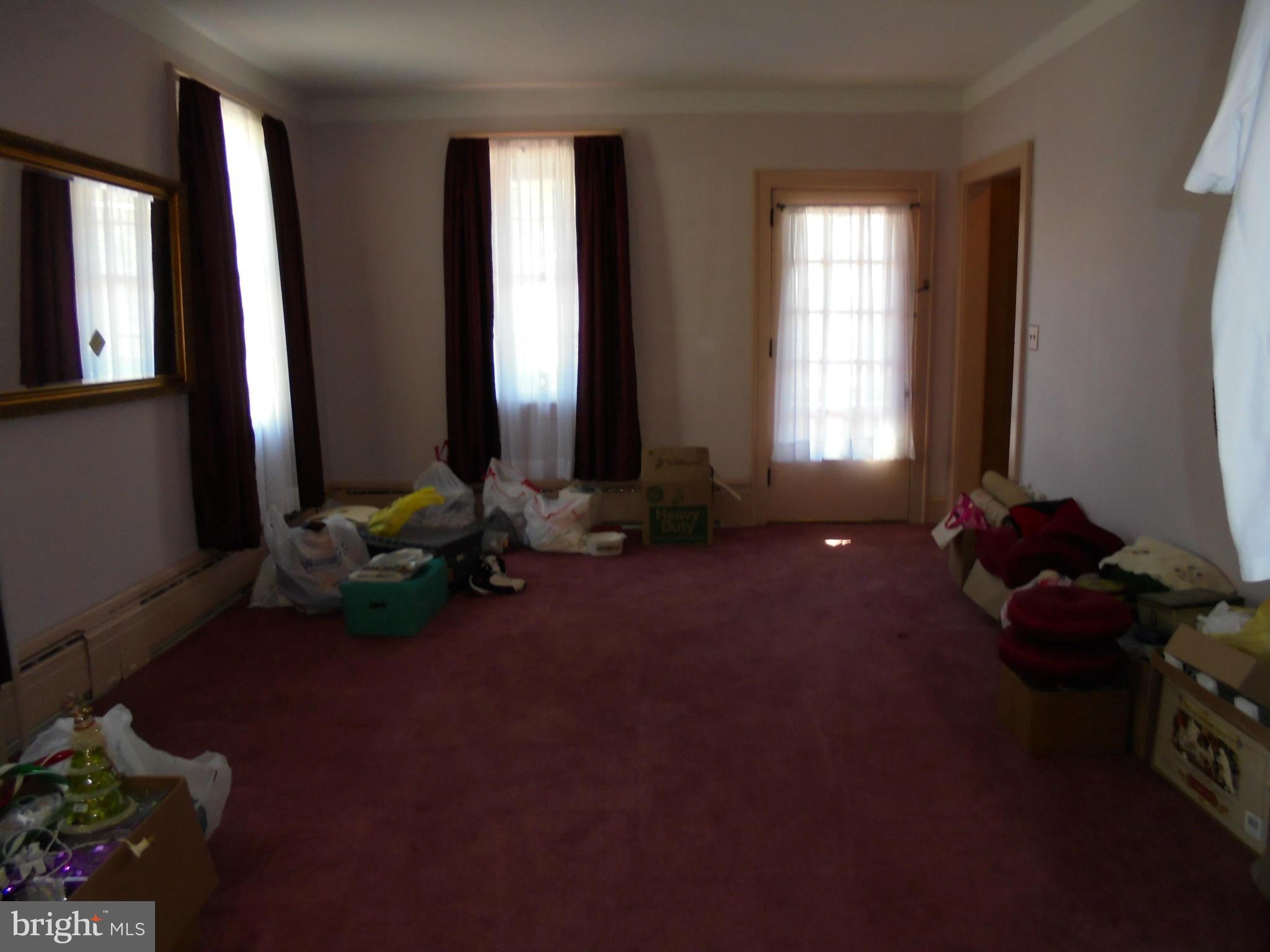 815 Braddock Road Cumberland, MD 21502 - Photo 7 of 21 Living Room