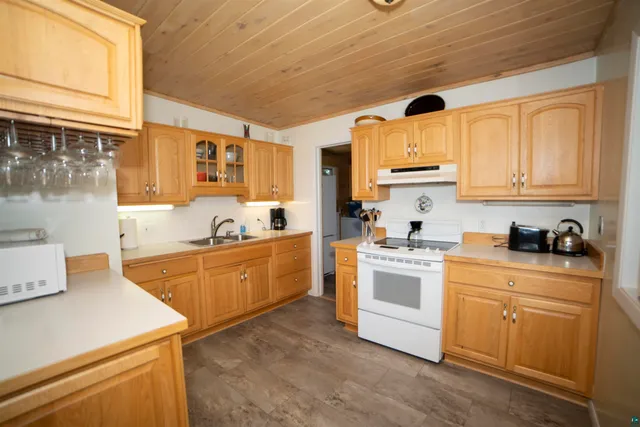 $1,100,000 | 3818 Manitoo Trail, Grand Marais, MN 55604