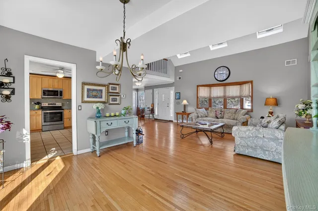 $826,000 | 9 Carol Court, Croton-on-Hudson, NY 10520