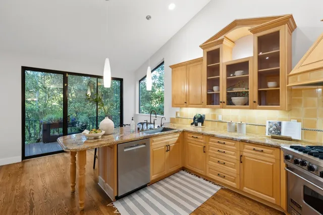 $3,499,000 | 21 Valley Oak Street, Portola Valley, CA 94028