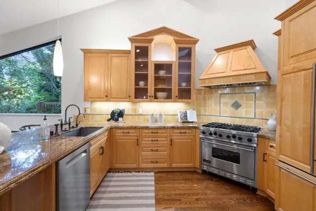 $3,499,000 | 21 Valley Oak Street, Portola Valley, CA 94028