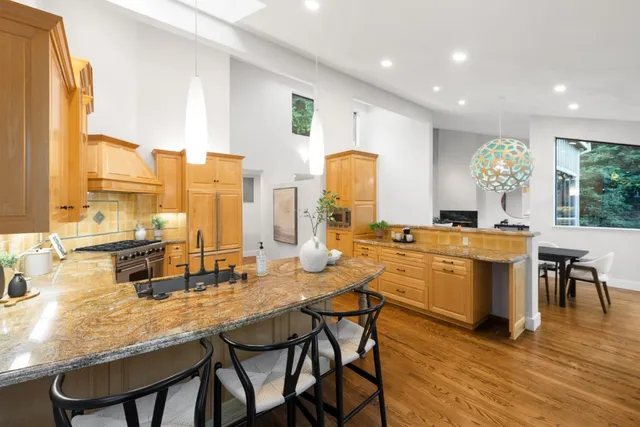 $3,499,000 | 21 Valley Oak Street, Portola Valley, CA 94028