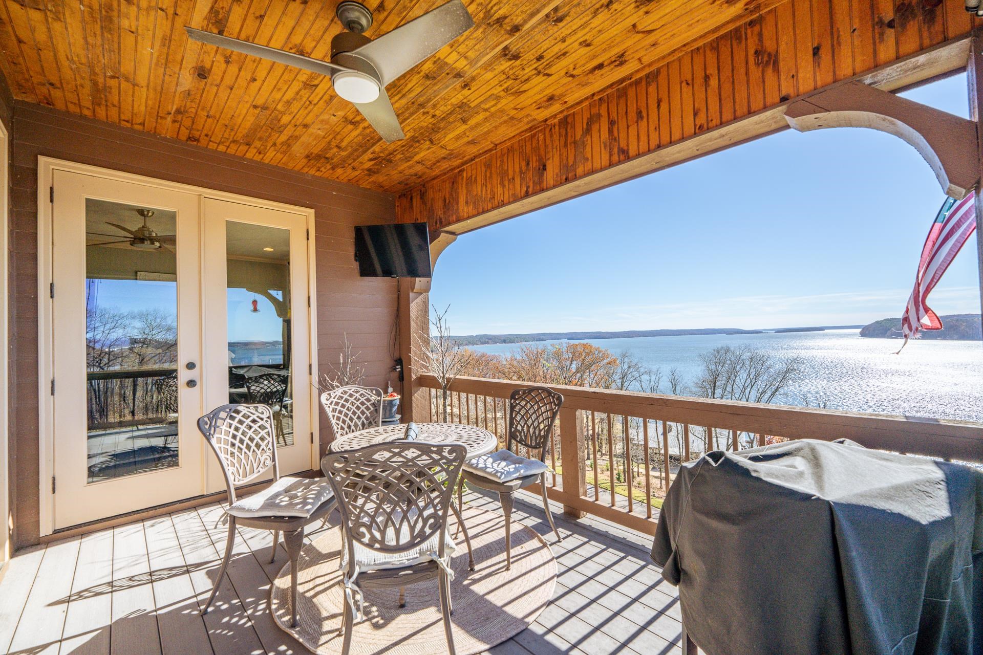 75 C Oasis Lane Savannah, TN 38372 - Photo 17 of 38 a balcony with table and chairs