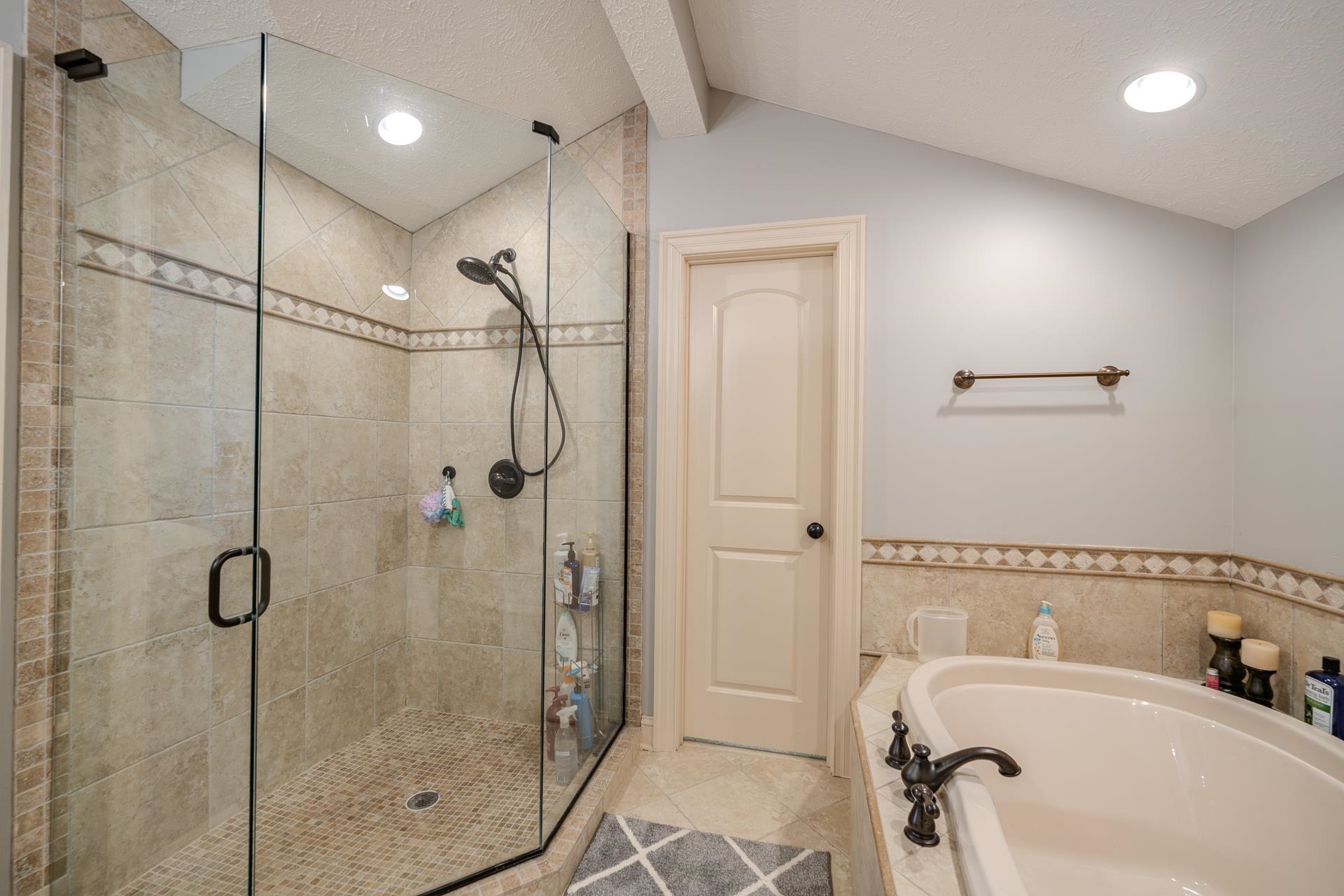 75 C Oasis Lane Savannah, TN 38372 - Photo 21 of 38 a bathroom with a bathtub and shower