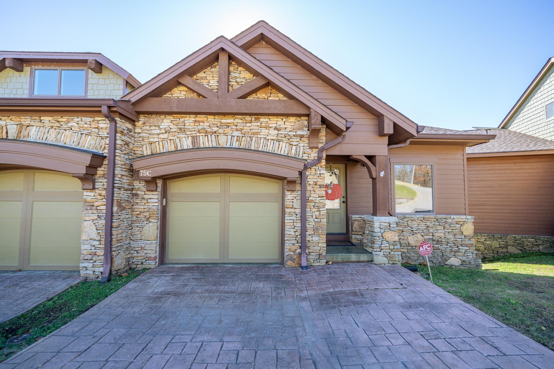 75 C Oasis Lane Savannah, TN 38372 - Photo 3 of 38 a front view of a house with garden