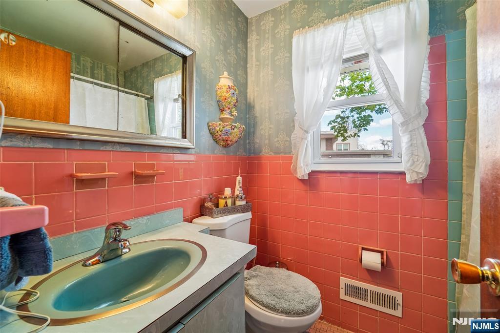 193 Homestead Road Paramus, NJ 07652 - Photo 18 of 33 a bathroom with a sink a toilet and mirror