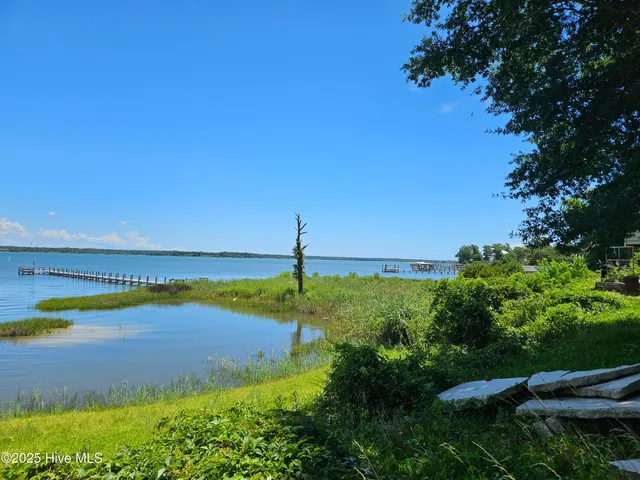 $475,000 | 139 Hall Point Road, Sneads Ferry, NC 28460