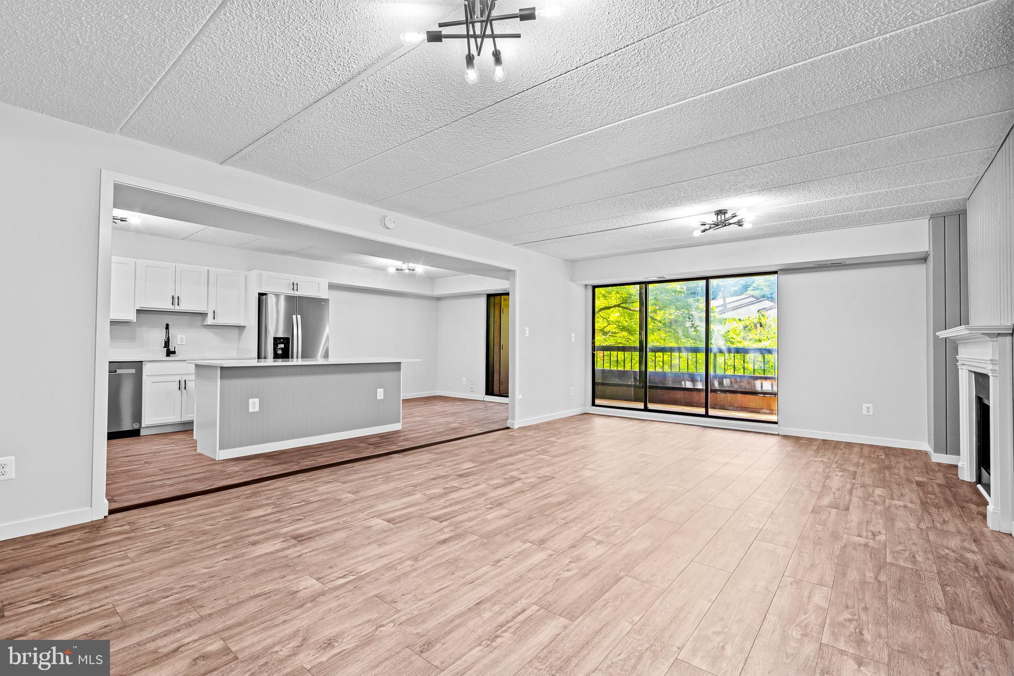 5693 Harpers Farm Road, Unit D Columbia, MD 21044 - Photo 14 of 26 Living Room