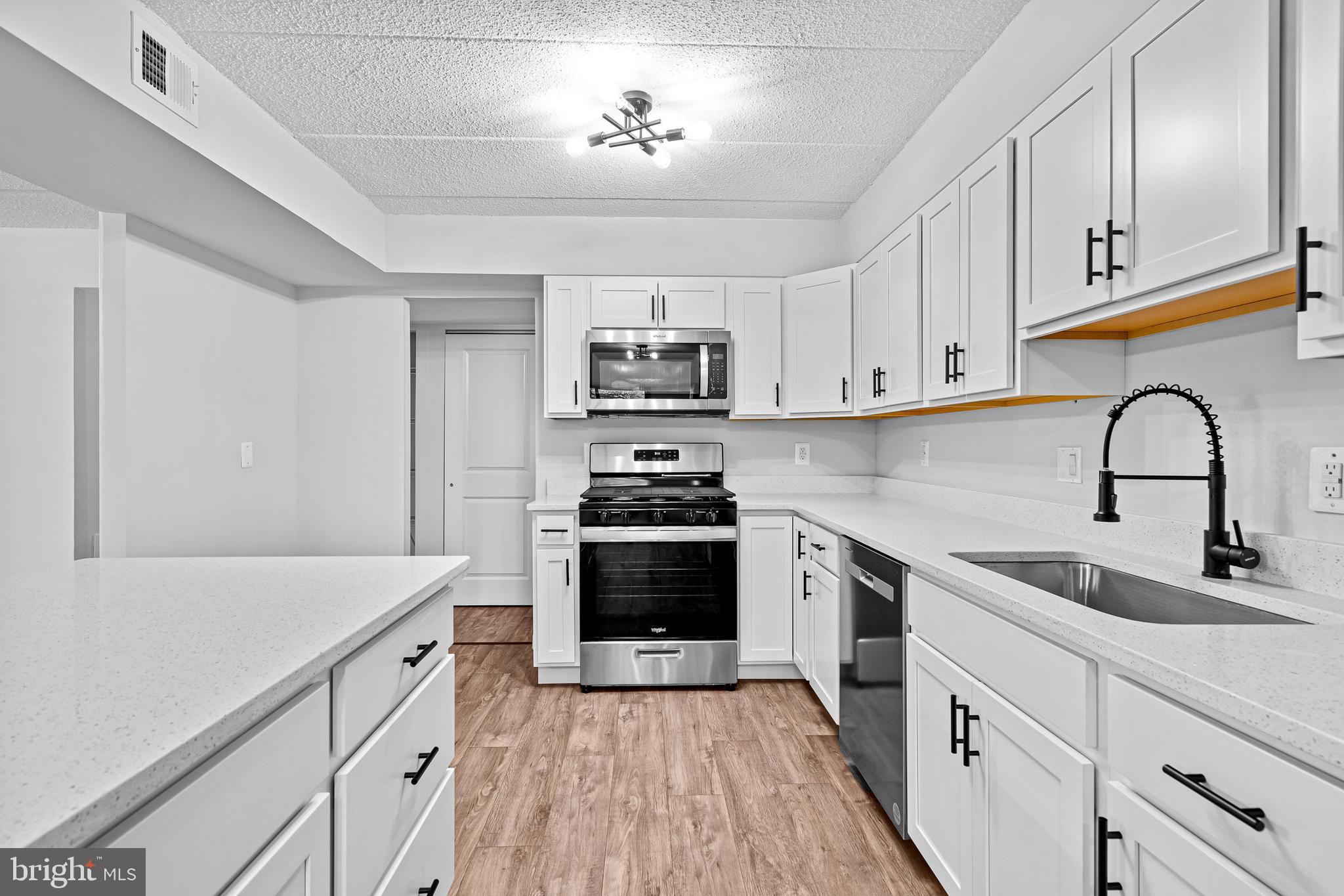 5693 Harpers Farm Road, Unit D Columbia, MD 21044 - Photo 7 of 26 Kitchen