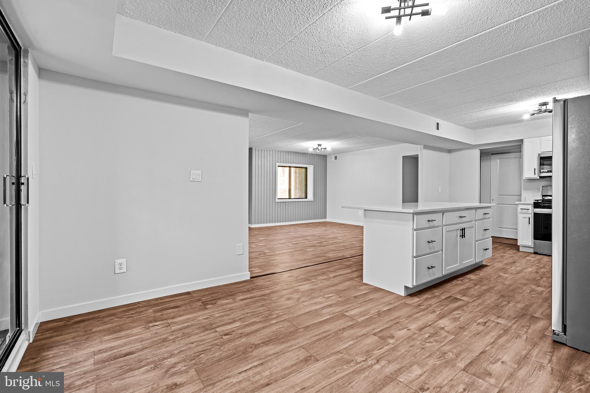 5693 Harpers Farm Road, Unit D Columbia, MD 21044 - Photo 10 of 26 Living Room