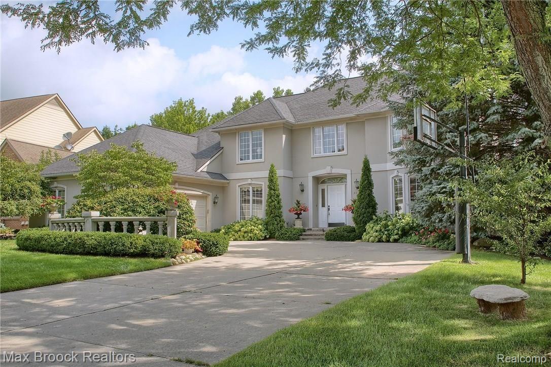30755 Country Ridge Circle Farmington, MI 48331 - Photo 2 of 42 Front_2nd_View.jpg