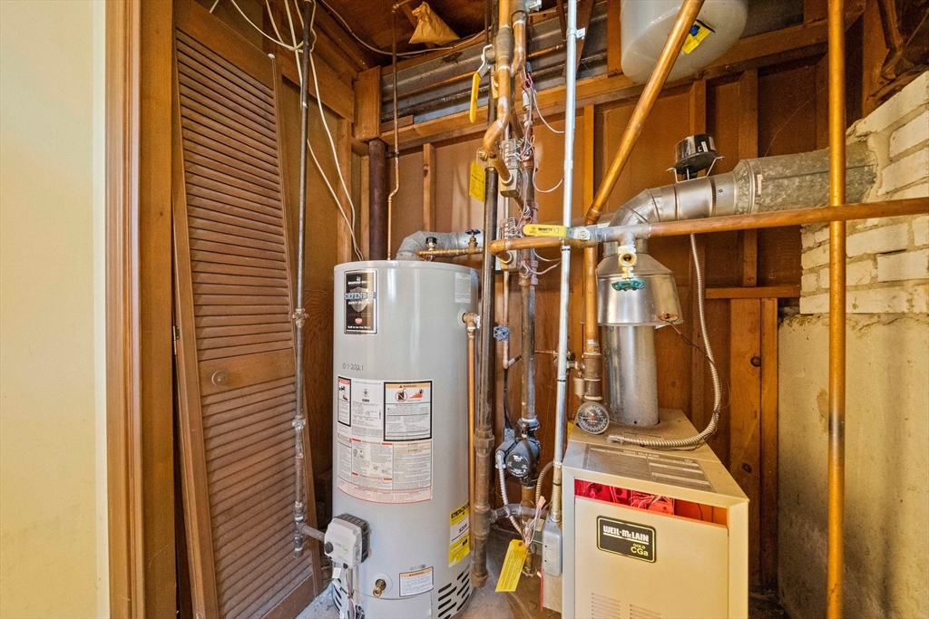 59 Windsor Road Weymouth, MA 02190 - Photo 25 of 39 a utility room with multiple dryer and washer