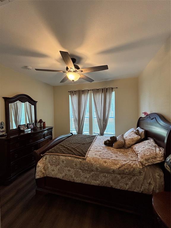 343 North Morris Street Gainesville, TX 76240 - Photo 7 of 18 a bedroom with a bed window and dresser