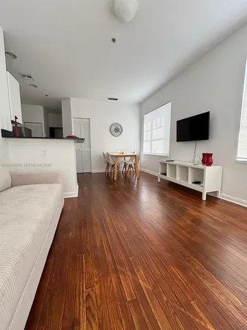 $2,200 | 1244 Pennsylvania Avenue, Unit 307, Miami Beach, FL 33139