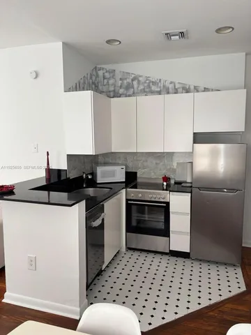 $2,200 | 1244 Pennsylvania Avenue, Unit 307, Miami Beach, FL 33139