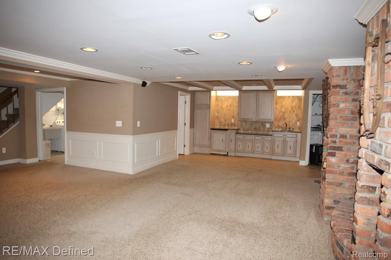 5889 Donaldson Road Troy, MI 48085 - Photo 20 of 27 D-lower level kit area.jpg