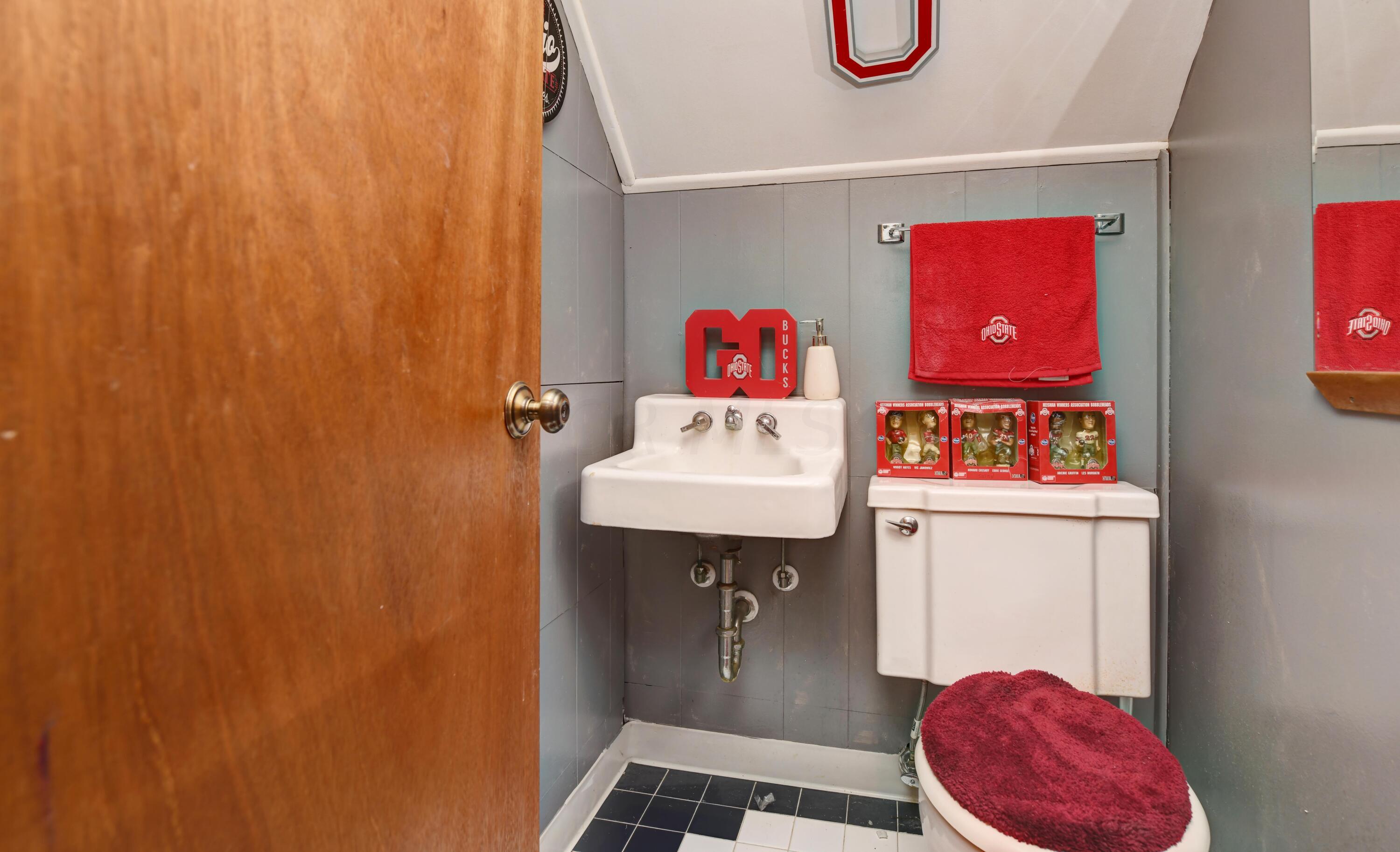 681 Roth Avenue Columbus, OH 43228 - Photo 16 of 27 Half Bath