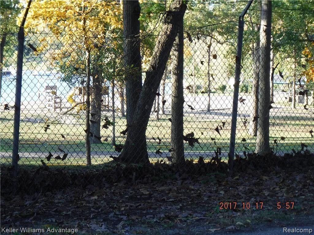 3850 Elmhurst Road Waterford, MI 48328 - Photo 15 of 20 Elm1.jpg