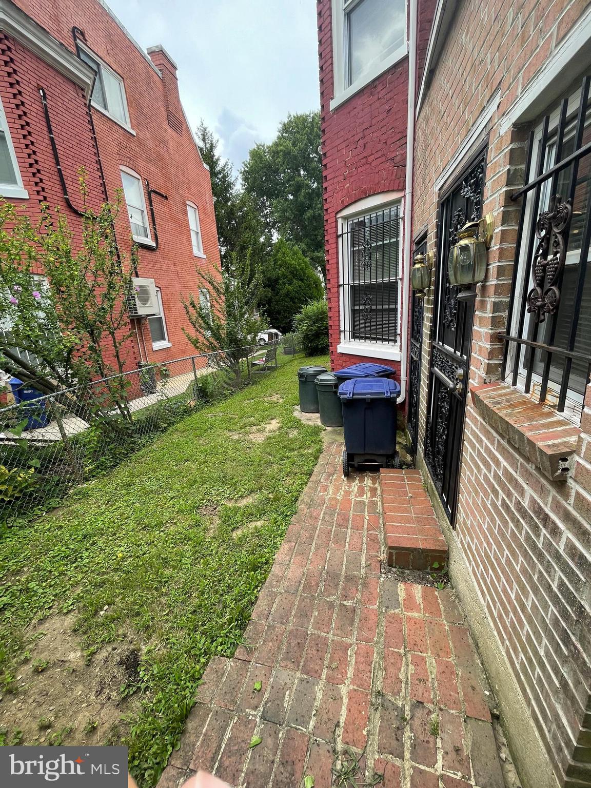 447 Park Road Northwest Washington, DC 20010 - Photo 3 of 10 side yard