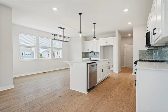 $479,950 | 409 Woodview Drive, Raymore, MO 64083