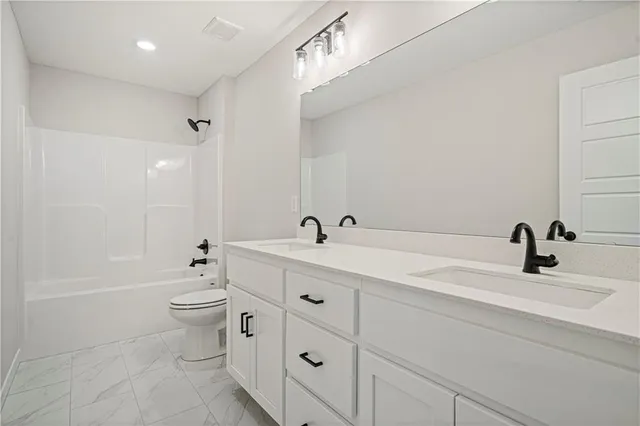 $479,950 | 409 Woodview Drive, Raymore, MO 64083