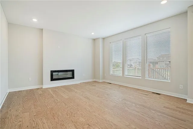 $479,950 | 409 Woodview Drive, Raymore, MO 64083