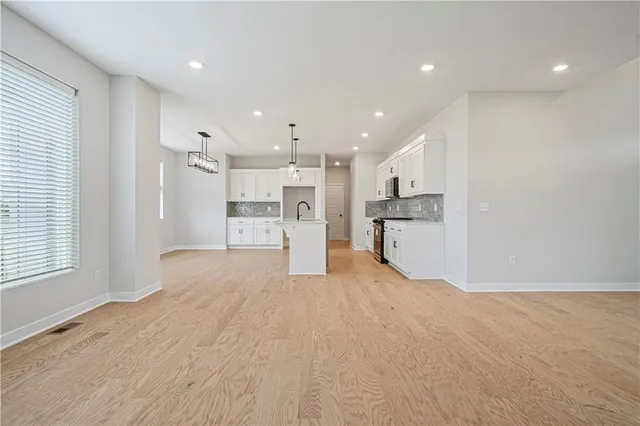 $479,950 | 409 Woodview Drive, Raymore, MO 64083