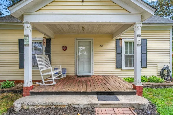 $159,000 | 206 Village Avenue, Randleman, NC 27317