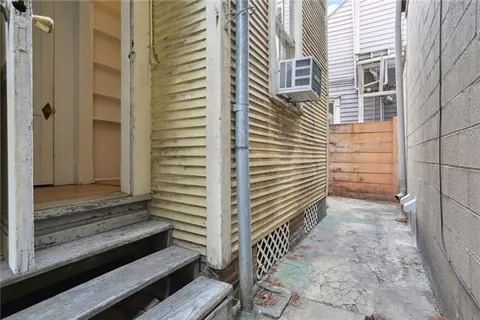 $815,000 | 1425-27 Royal Street, New Orleans, LA 70116