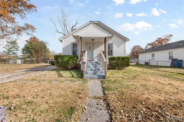 $75,000 | 210 Poag Avenue, South Roxana, IL 62087