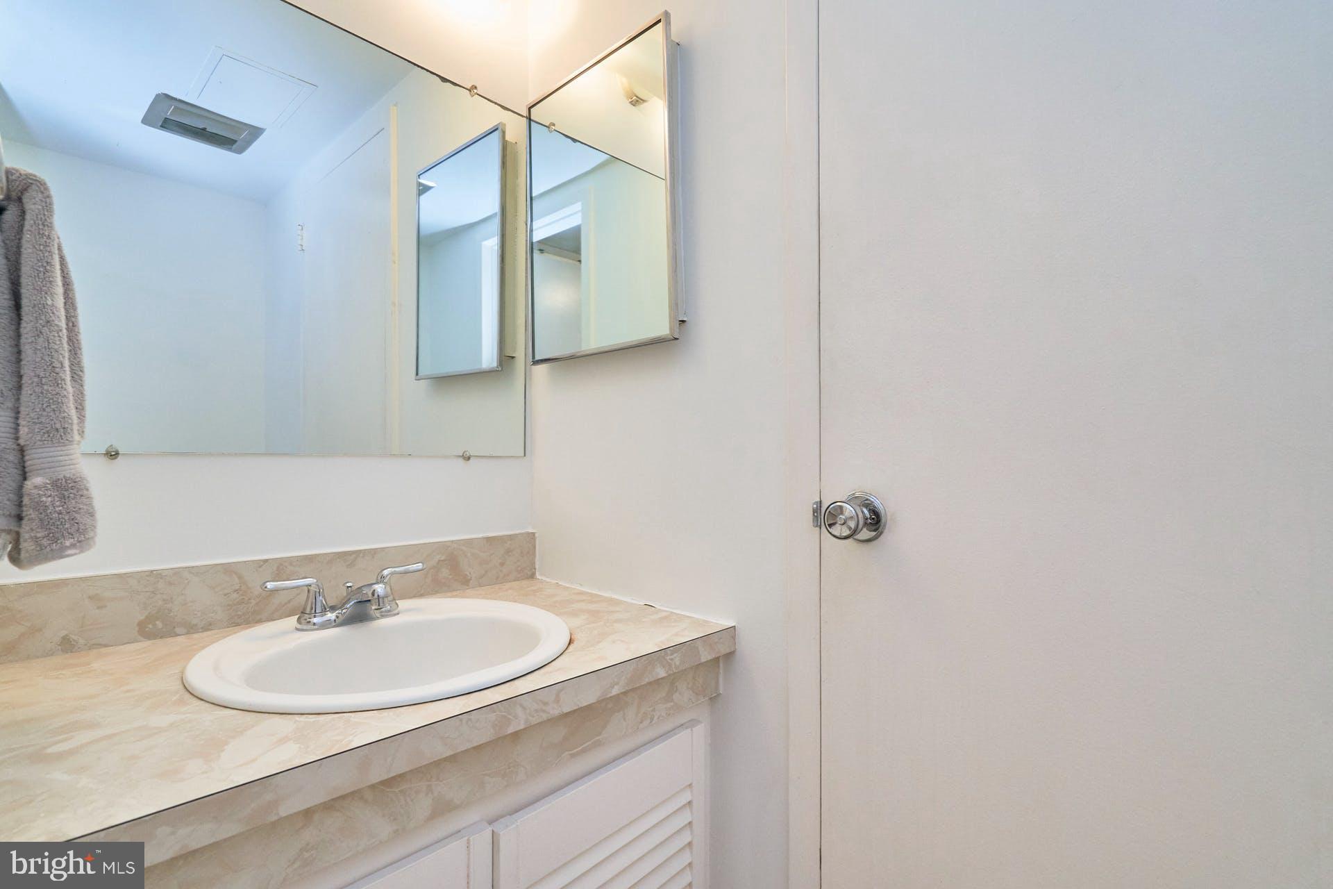 1760 Ivy Oak Square, Unit 35 Reston, VA 20190 - Photo 19 of 55 Gallery Image 19