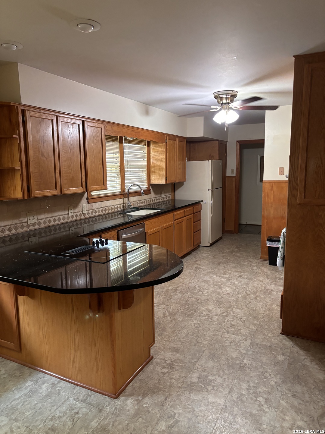 123 West Anglin Street Uvalde, TX 78801 - Photo 5 of 22