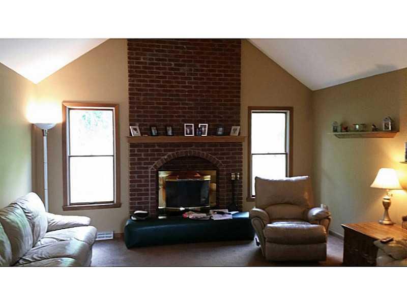 139 Tyler Road Pittsburgh, PA 15237 - Photo 3 of 14 Living Room.