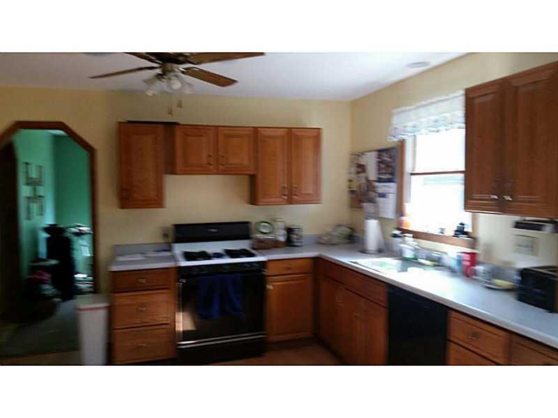 139 Tyler Road Pittsburgh, PA 15237 - Photo 5 of 14 Kitchen.