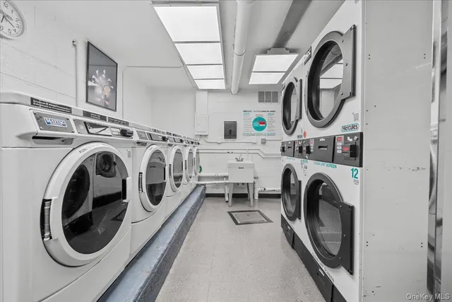 $249,000 | 5425 Valles Avenue, Unit 6F | North Riverdale