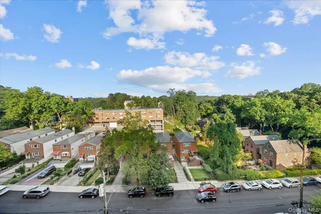 $249,000 | 5425 Valles Avenue, Unit 6F | North Riverdale