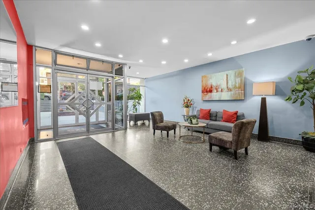 $249,000 | 5425 Valles Avenue, Unit 6F | North Riverdale