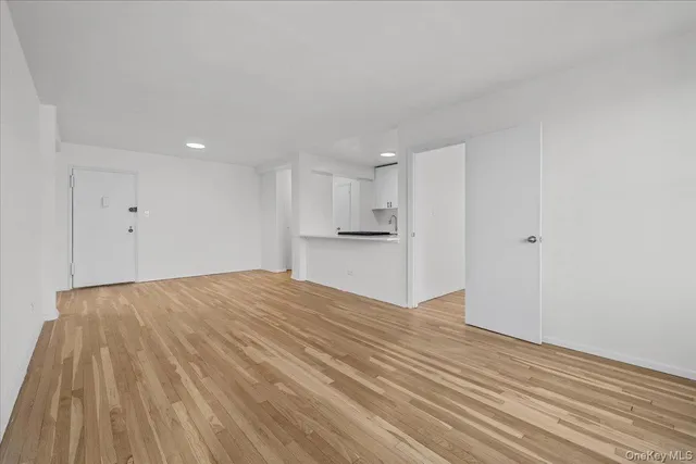 $249,000 | 5425 Valles Avenue, Unit 6F | North Riverdale