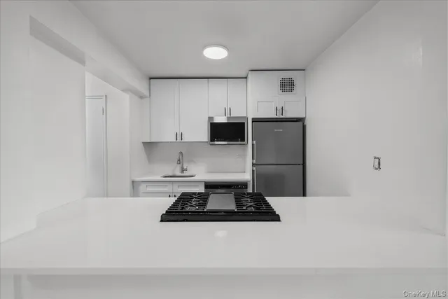 $249,000 | 5425 Valles Avenue, Unit 6F | North Riverdale