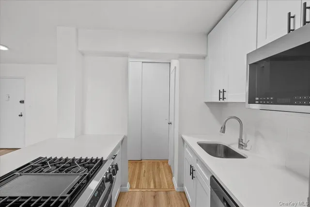 $249,000 | 5425 Valles Avenue, Unit 6F | North Riverdale