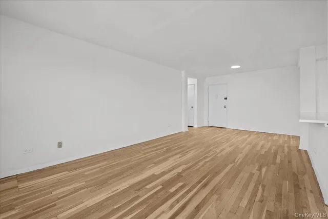 $249,000 | 5425 Valles Avenue, Unit 6F | North Riverdale