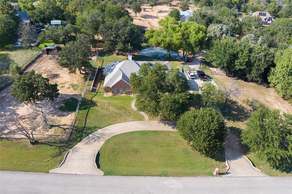 3  Acre Horse Property! Circle Drive, Large Insulated Shop, Office, Picture Perfect, Must See!