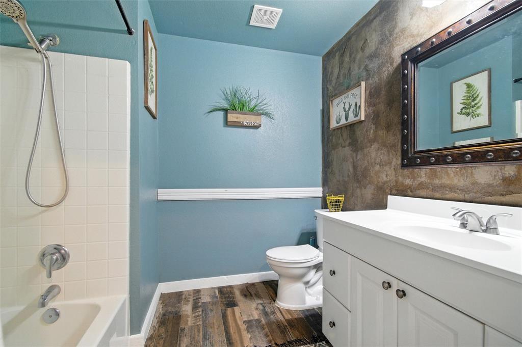 210 Saddle Club Road Weatherford, TX 76088 - Photo 25 of 40 Shared Hallway Bath