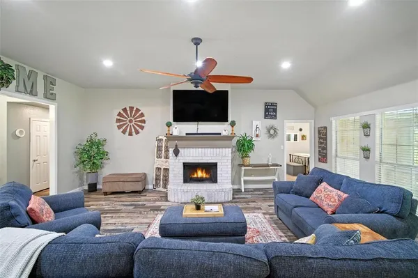 $699,000 | 210 Saddle Club Road, Weatherford, TX 76088