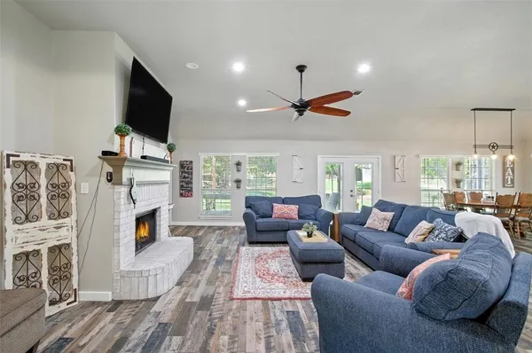 $699,000 | 210 Saddle Club Road, Weatherford, TX 76088