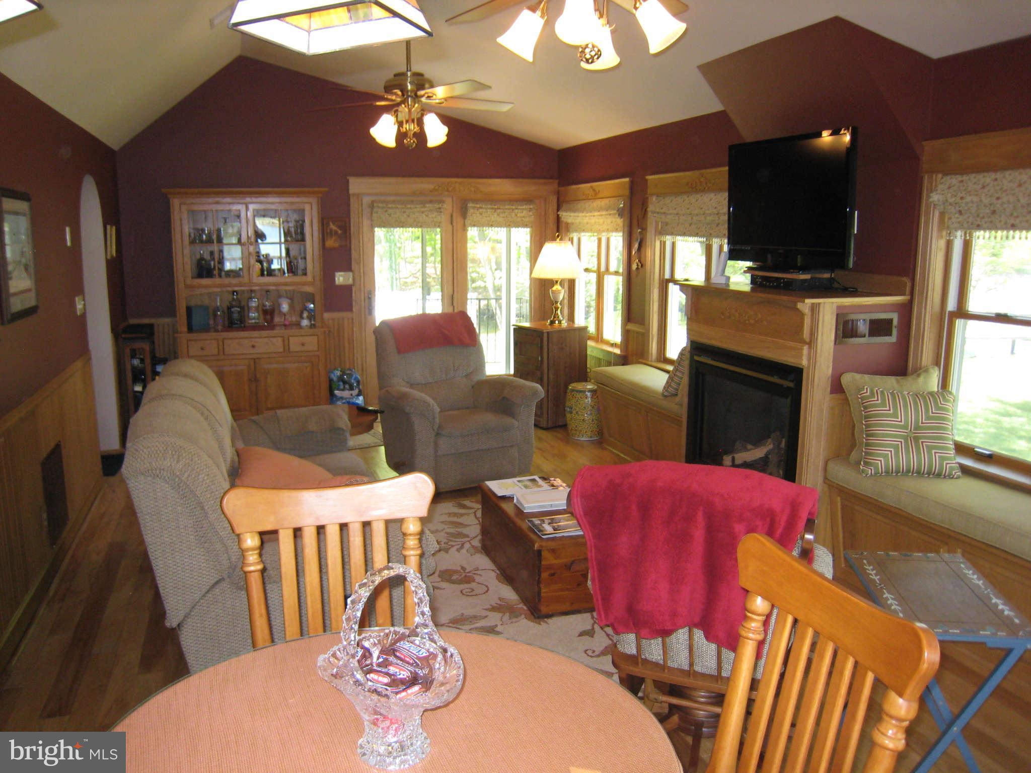 730 Holly Road Baltimore, MD 21221 - Photo 11 of 30 Family Room